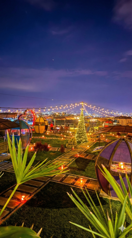 Iglú verde con luces en Ébano Mirador